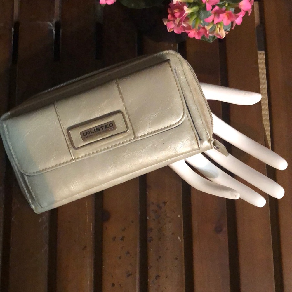 Kenneth Cole Production women’s wallet
